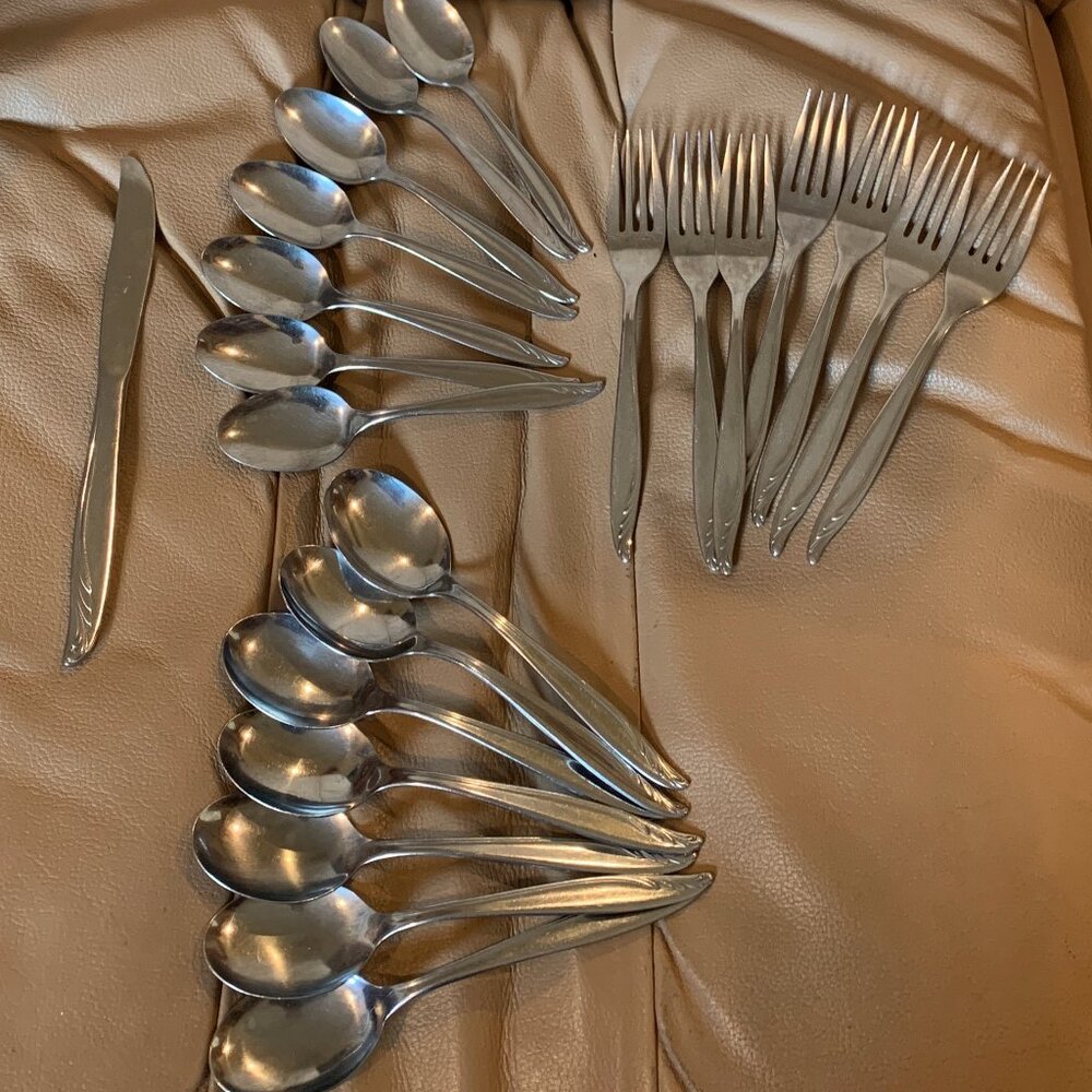 VINTAGE WM. ROGERS & SON STAINLESS STEEL FLATWARE, 22 PIECES, BERMUDA PATTERN